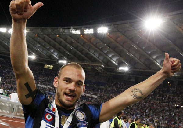 Sneijder keeps door open