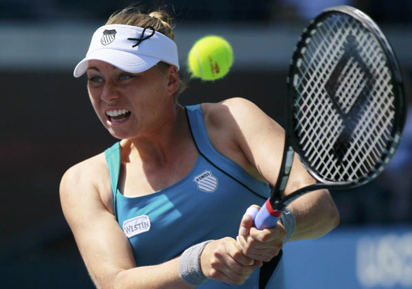 Wozniacki sets up semis against Serena