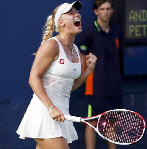 Wozniacki sets up semis against Serena