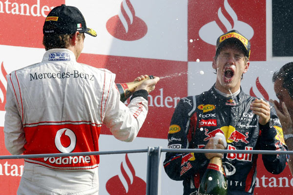 DankeSeb ♡ on X: Sebastian Vettel kissing his #ItalianGP trophy on the  podium at Monza. #F1 #Seb5  / X