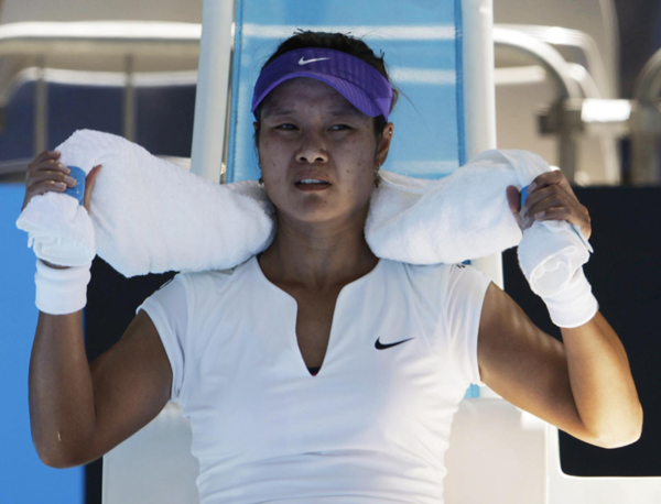 Li Na wins opening match at Australian open
