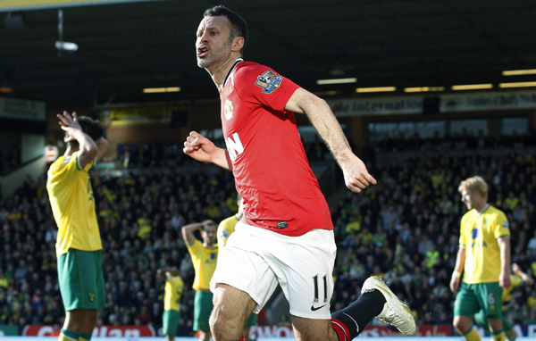 Giggs makes 900th appearance for Manchester United
