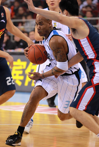 Marbury helps Beijing stun defending champions