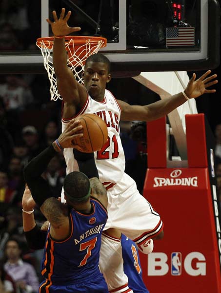 New York Knicks beset by Chicago Bulls