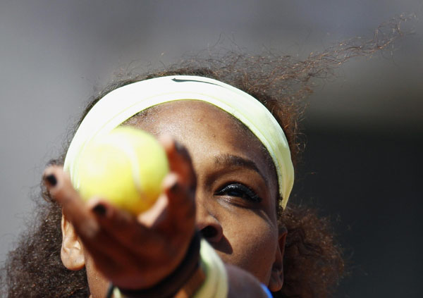 Murray suffers setback, Williams sisters win