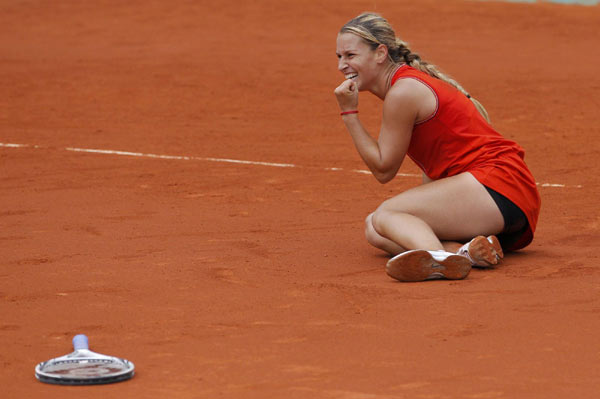 Azarenka out of French Open, could lose top ranking