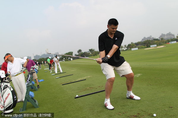 Celebrities tee off in South China golf tournament