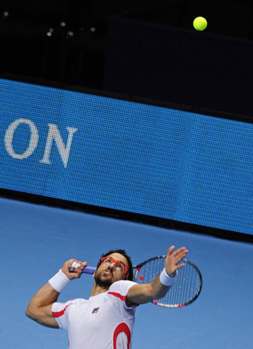 Federer beats Ferrer again to reach London semis