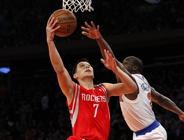 Lin shines in Rockets landslide win over Knicks