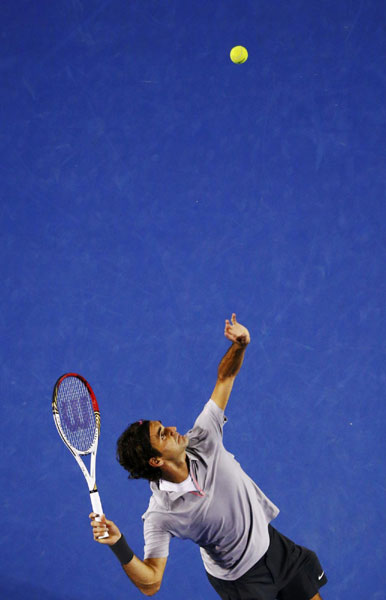 Federer takes straight-set win over Tomic