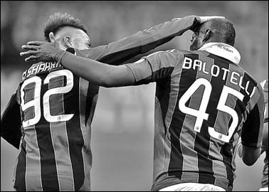 Balotelli grabs brace in dream start for Milan