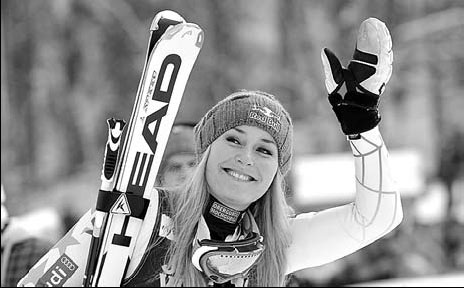 Her knee shredded, Vonn done for season