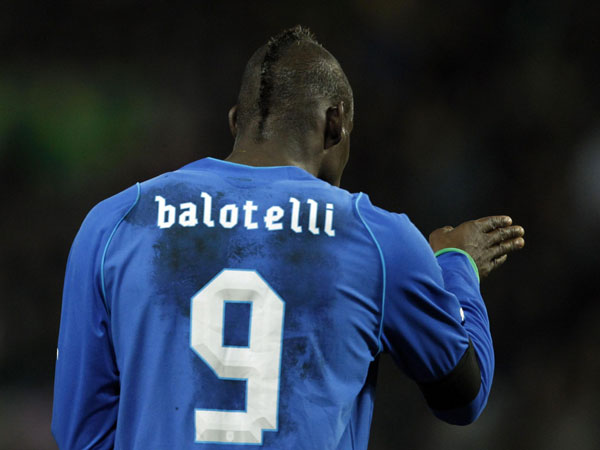 Italy's Balotelli upstages Neymar in Brazil draw