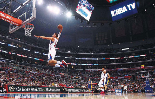 Clippers beat Lakers to win division title