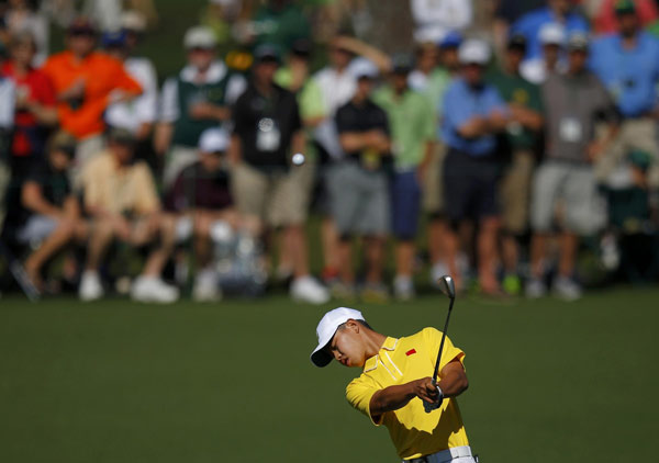 Chinese teen golfer draws young admirers