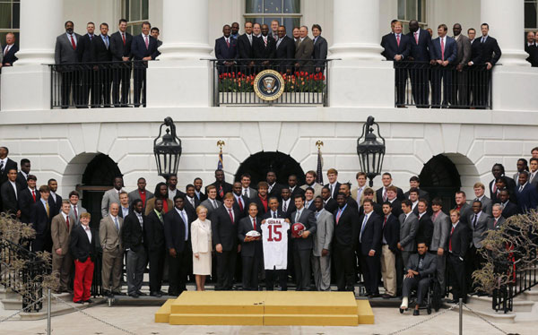 Obama hosts 2012 US BCS national champion team