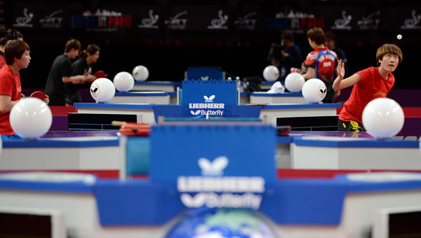 China's table tennis team trains for Paris tournament