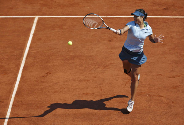 Li Na fights past Garrigues to reach second round in Paris