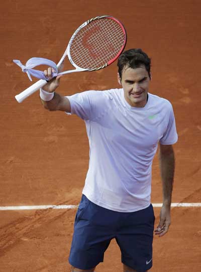 Federer, Serena through to third round at French Open
