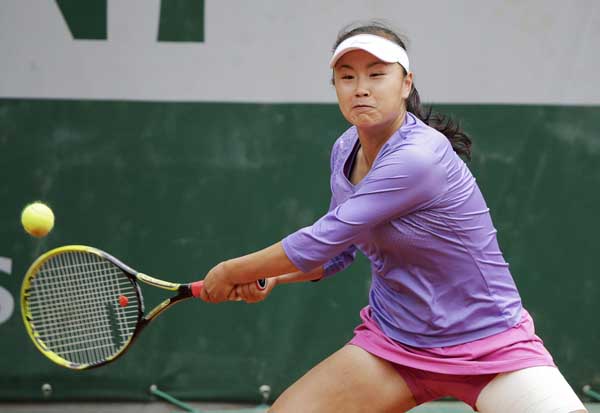 Peng Shuai defeats Camila Giorgi at first round