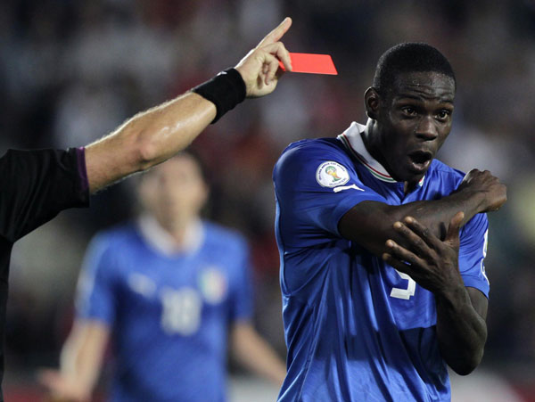 Italy held 0-0 by Czech, Balotelli off