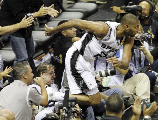Spurs routs Heat 113-77 in Game 3 of NBA Finals