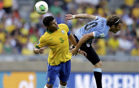 Paulinho sends Brazil to Confed Cup final