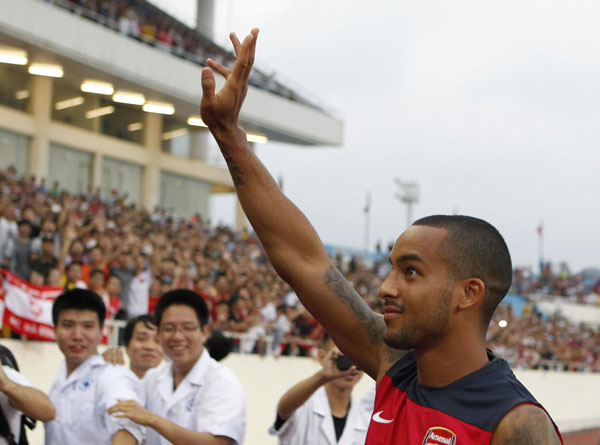 Arsenal caught up in row over Vietnam sponsor