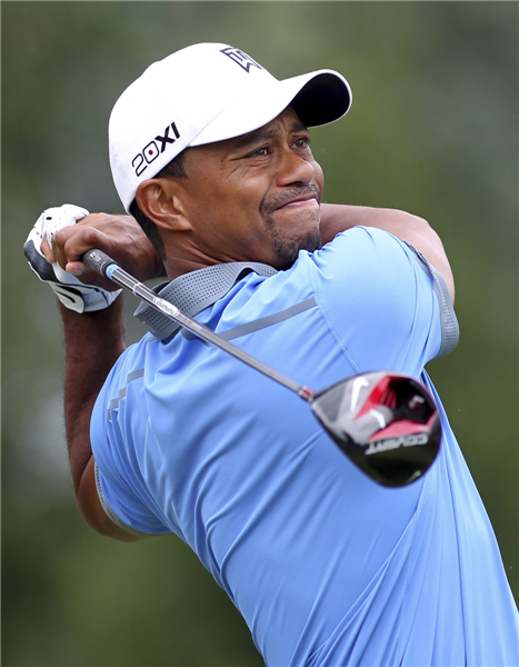 Woods shoots 61 to take lead