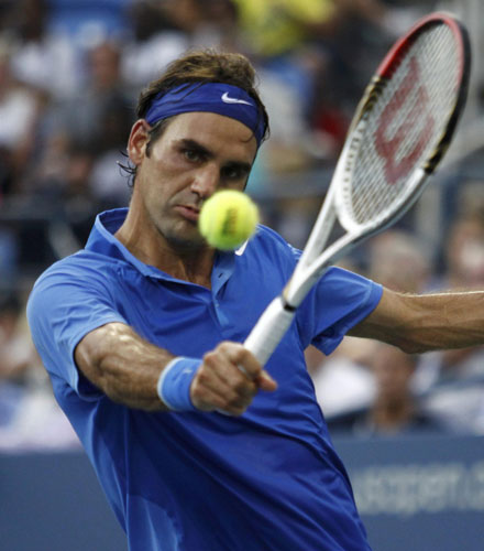 Federer knocked out of US Open by Robredo