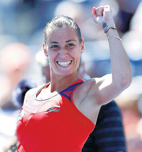 Pennetta rebounds from injury to make final 4