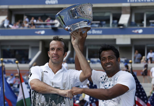 Paes and Stepanek easily claim doubles title