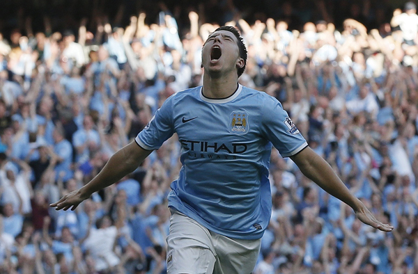 Aguero leads City to derby rout of United