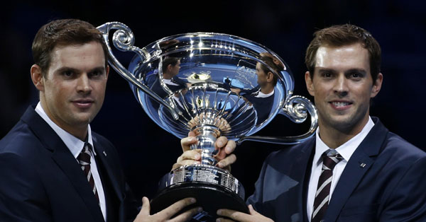 Bryan brothers receive fans' favorite award