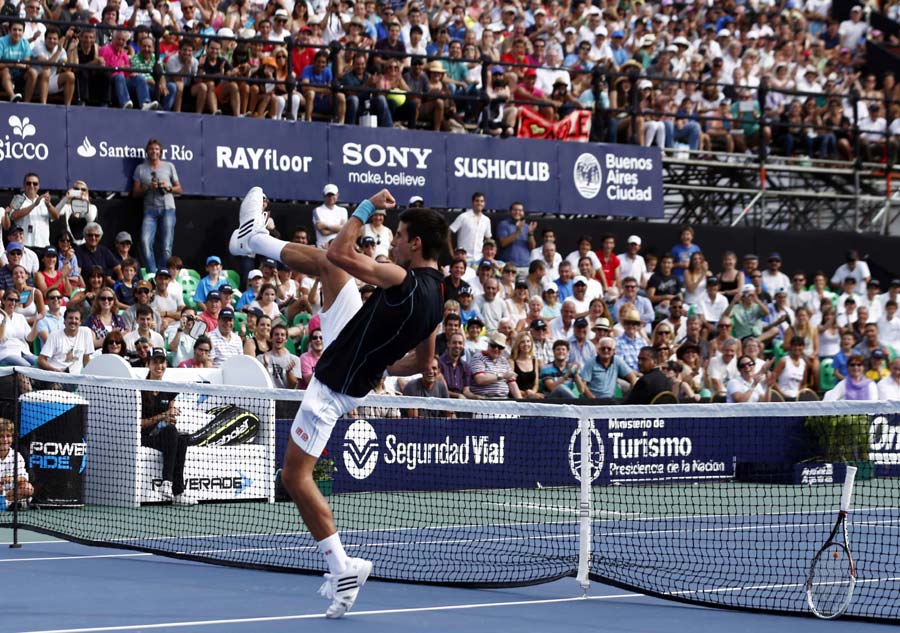 Nadal, Djokovic entertain crowds in exhibition match