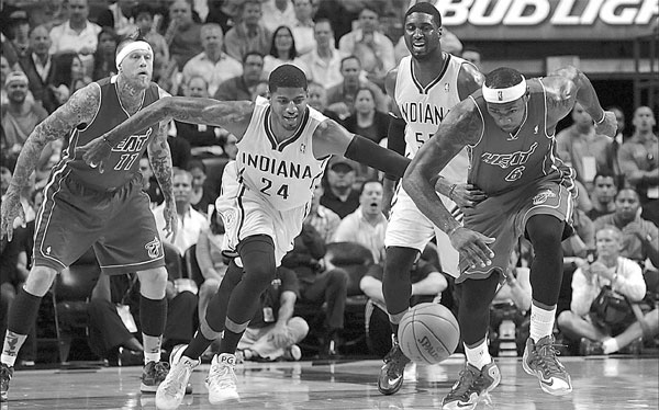 Late run lifts Heat over Pacers