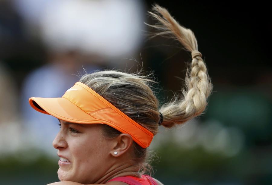Sharapova makes it back to French Open final