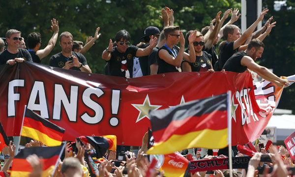 Germany heroes return to huge fan party