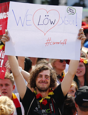 Germany heroes return to huge fan party