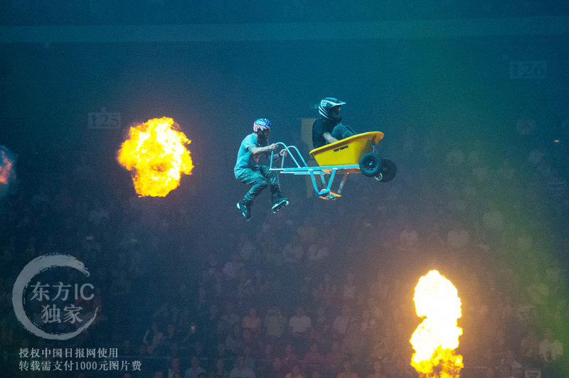 Death-defying stunt show in Macao