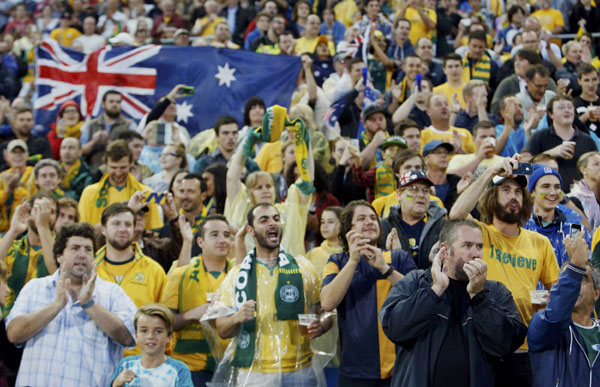 Aussie coach calls on 80,000 crowd to boost Asian Cup final chances