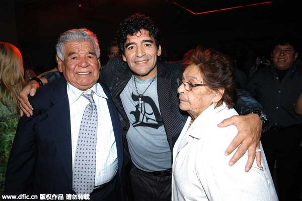 Maradona confirms his father 'went paecefully'