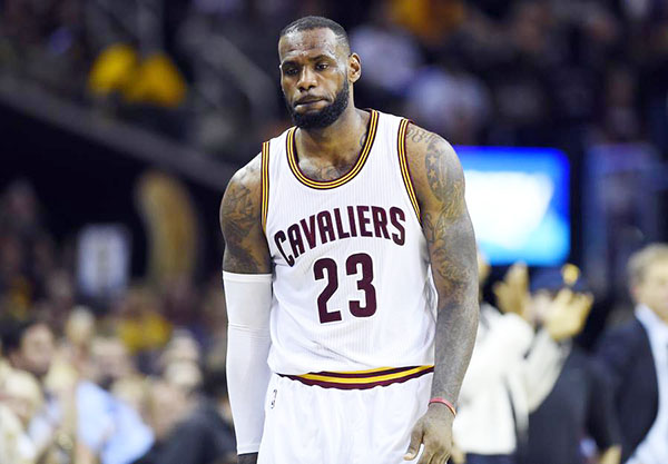 James agrees to one-year deal with Cavs: reports