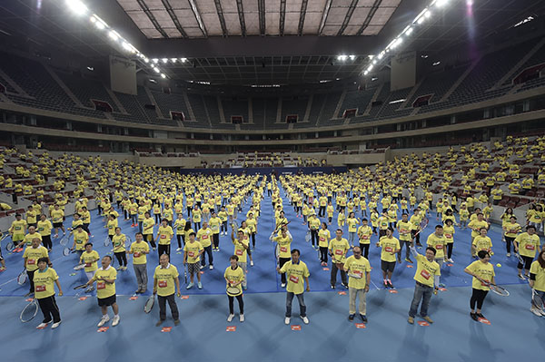 Guinness record set in Beijing for most people bouncing tennis balls