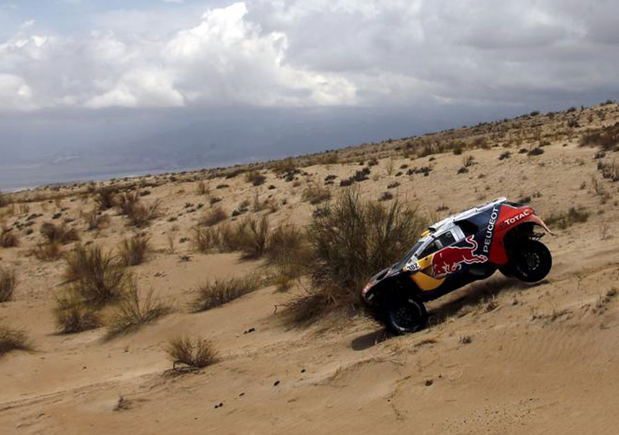 Peterhansel regains Dakar Rally lead