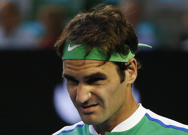 Federer pulls out of Dubai tournament due to knee surgery