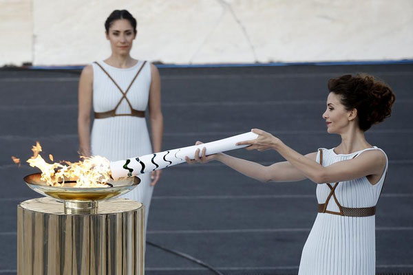 Greece hands over Olympic Flame to Rio 2016 Summer Games organizers
