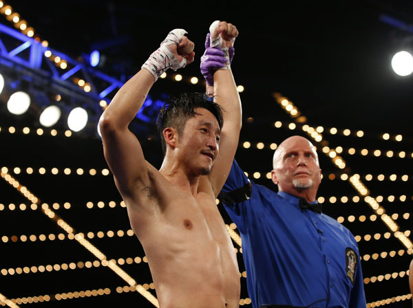 Chinese boxer Zou scores a win in US debut match