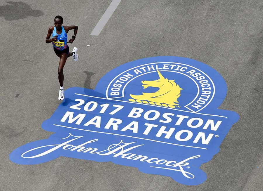 Kenyans sweep to victories at Boston Marathon