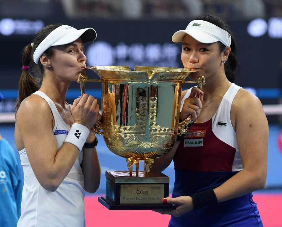 Jan, Hingis win women's doubles at China Open